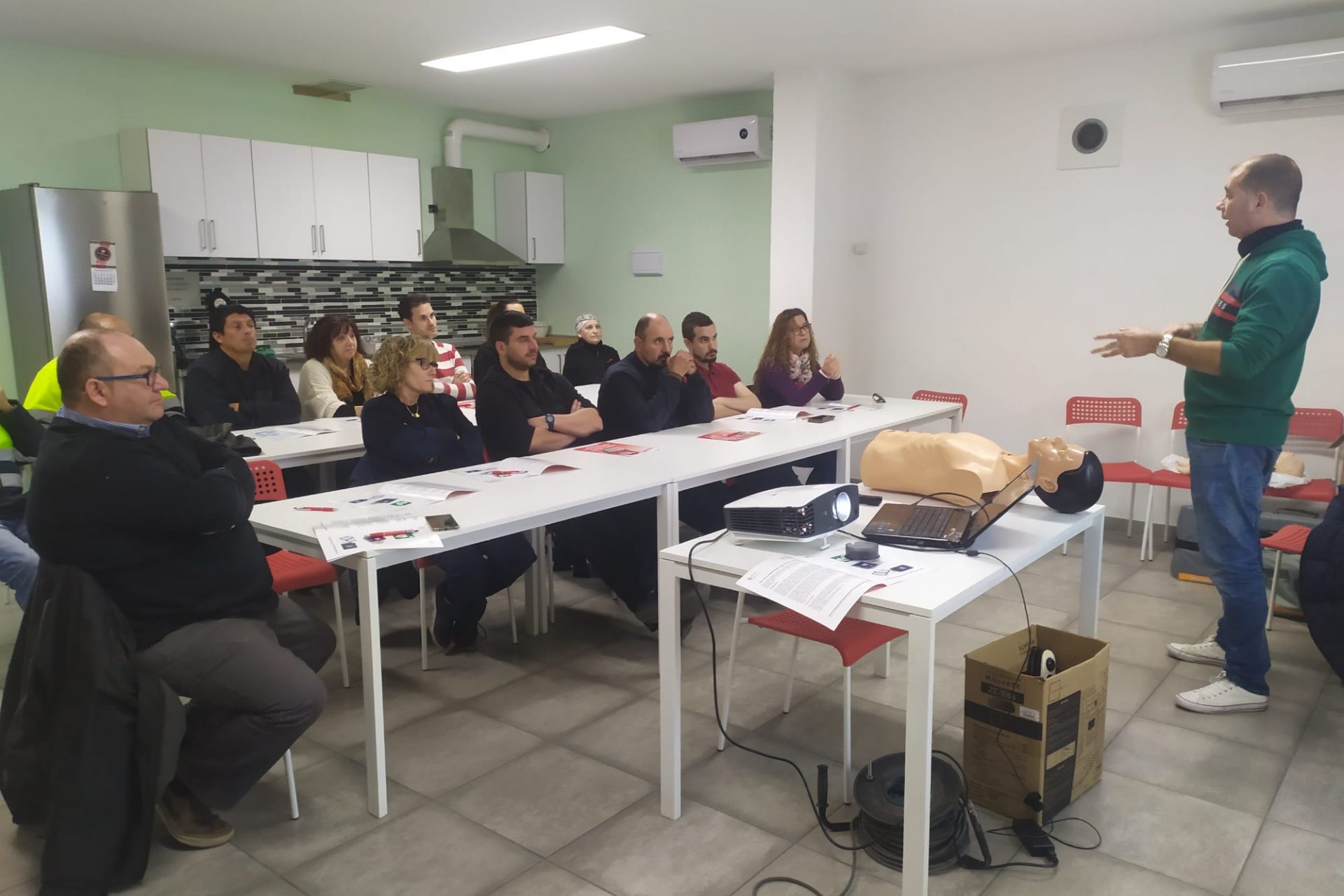 Curso de formación teórica en el manejo de desfibriladores